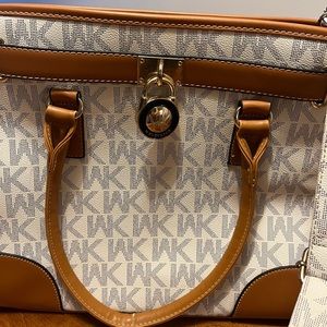 Wendy Keen Shoulder purse for woman’s use, Brown White, Gray, Tan
